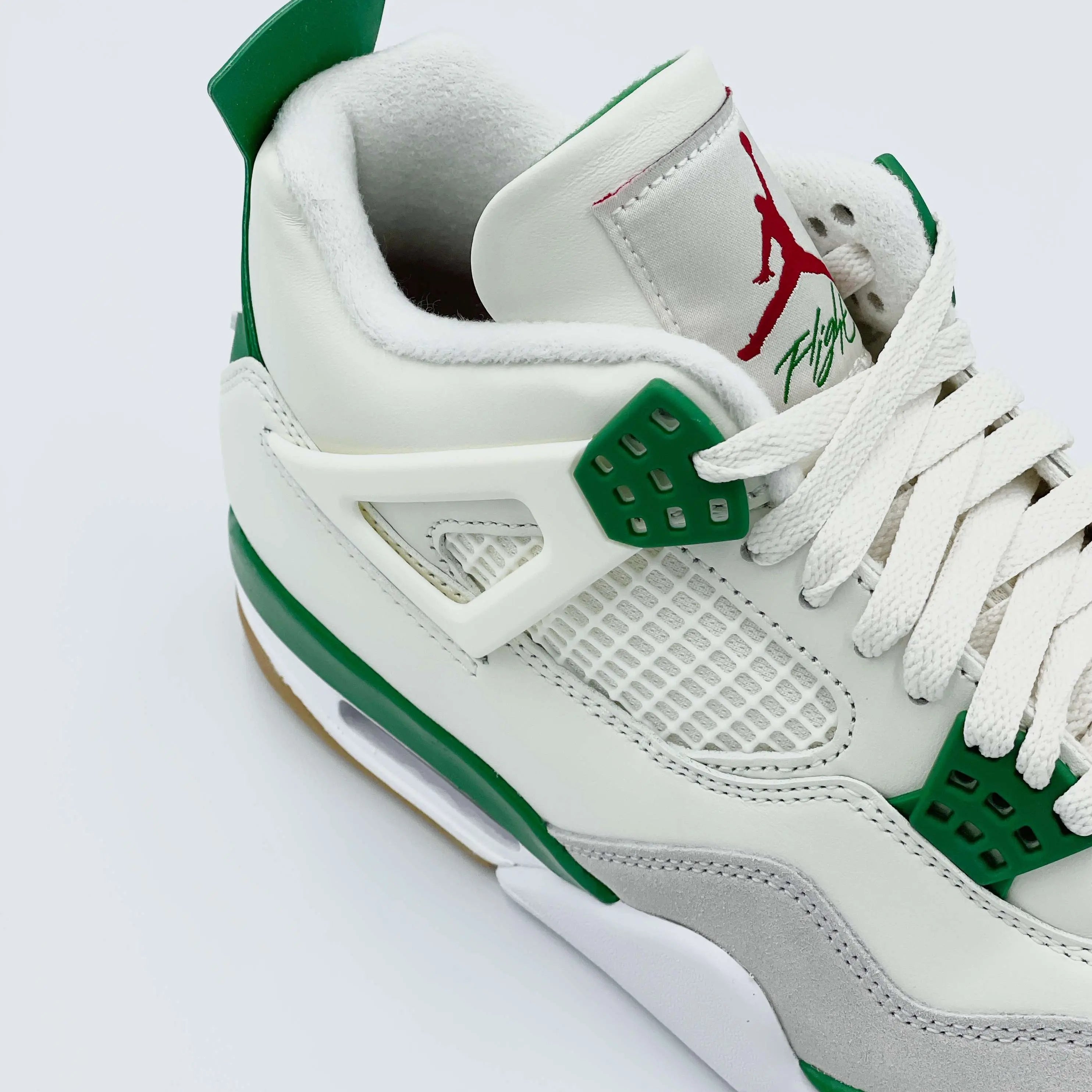 Air Jordan 4 Retro SB 'Pine green' - MYR SNEAKERS