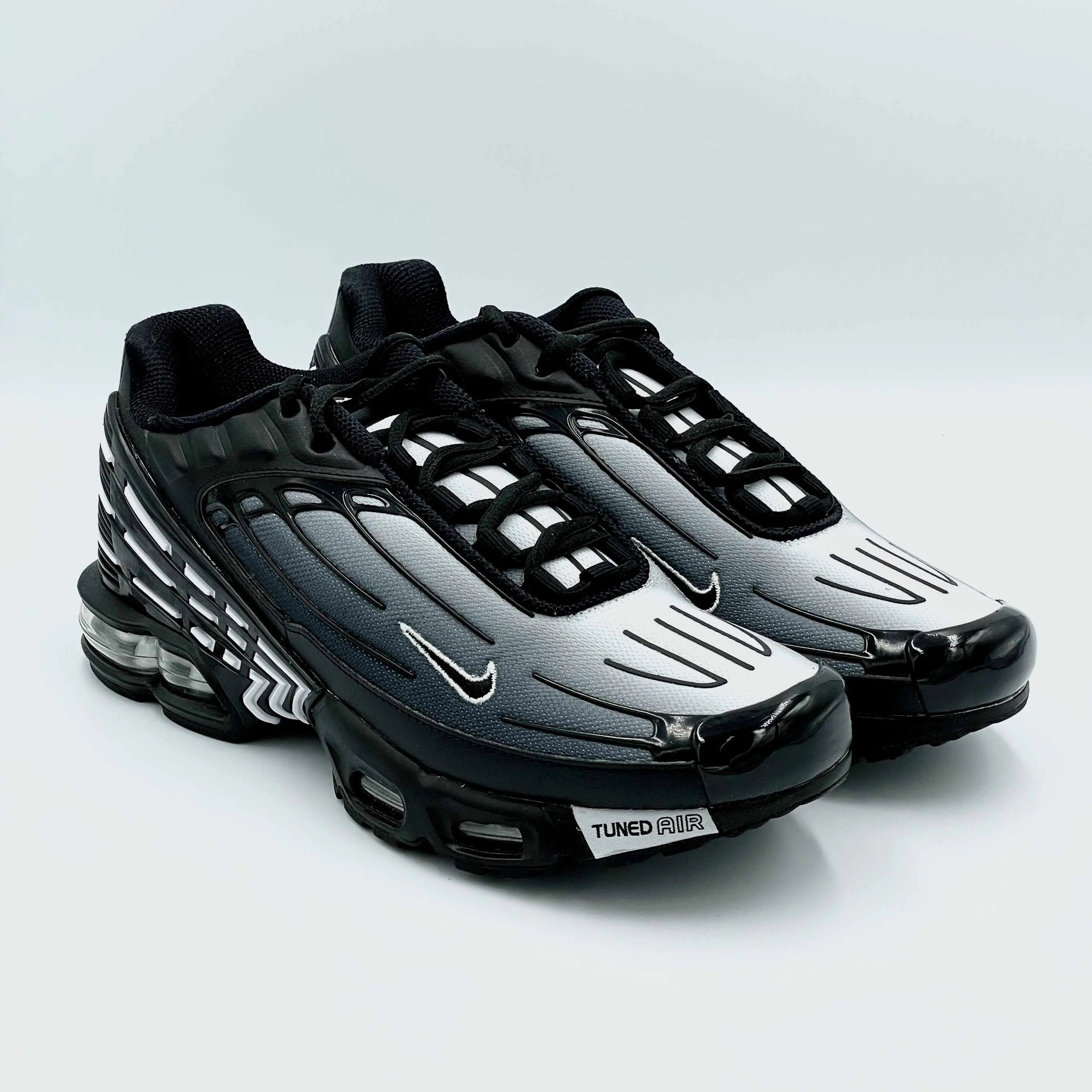 Nike TN Air Max Plus Black White1