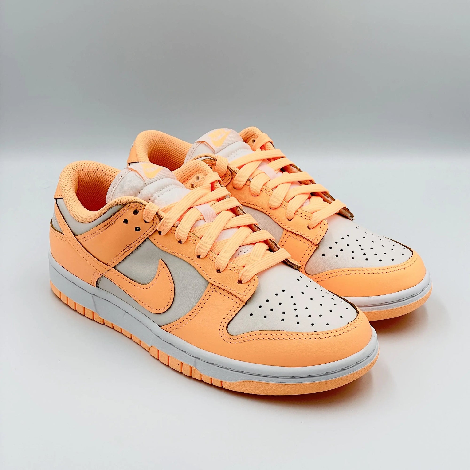 dunk low peach cream