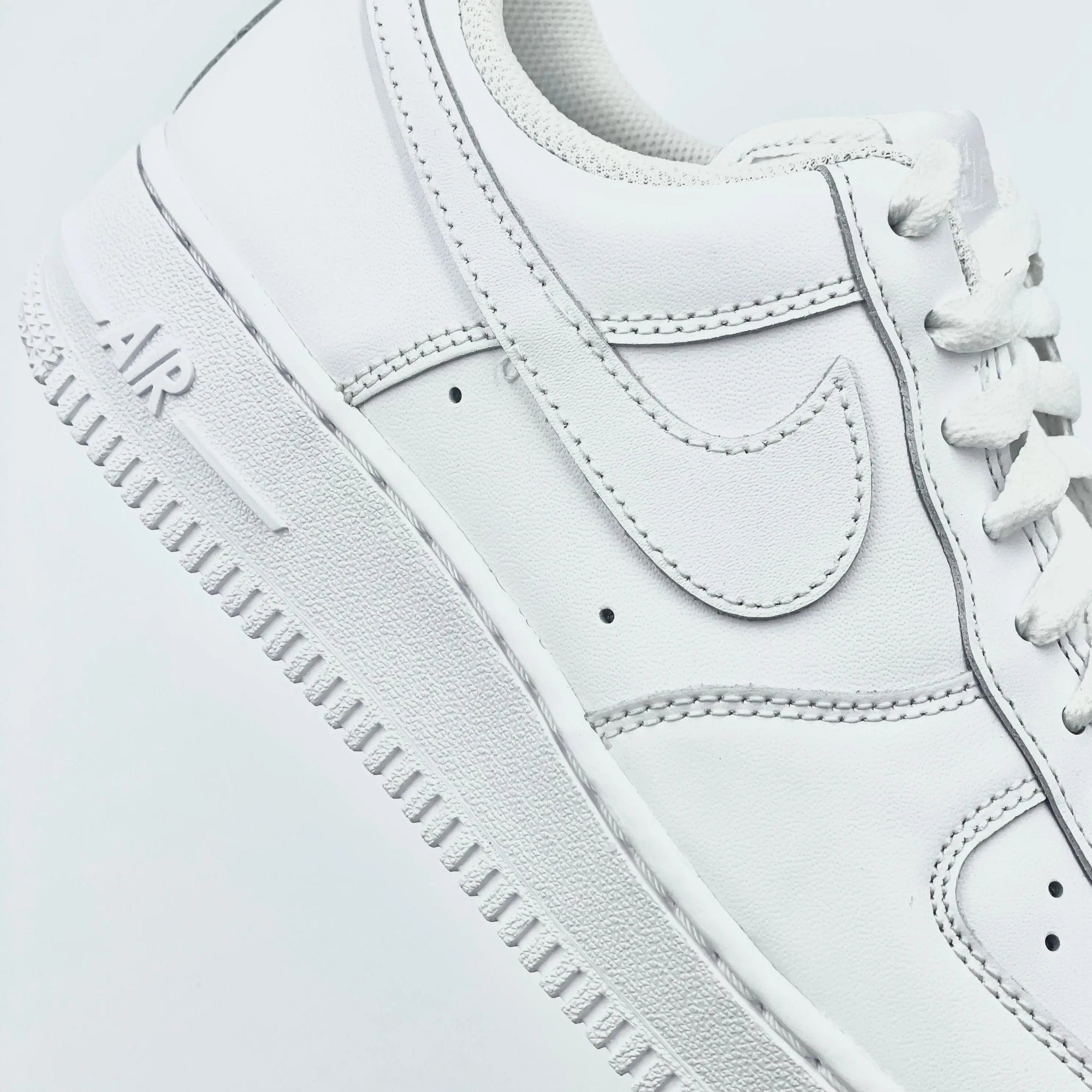 Nike Air Force 1 Triple White