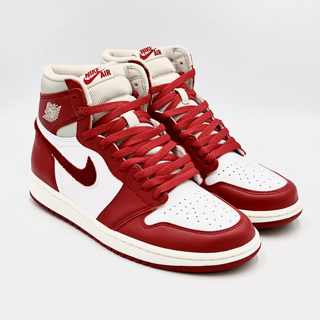 Jordan 1 Retro High OG Varsity Red (W)  SA Sneakers