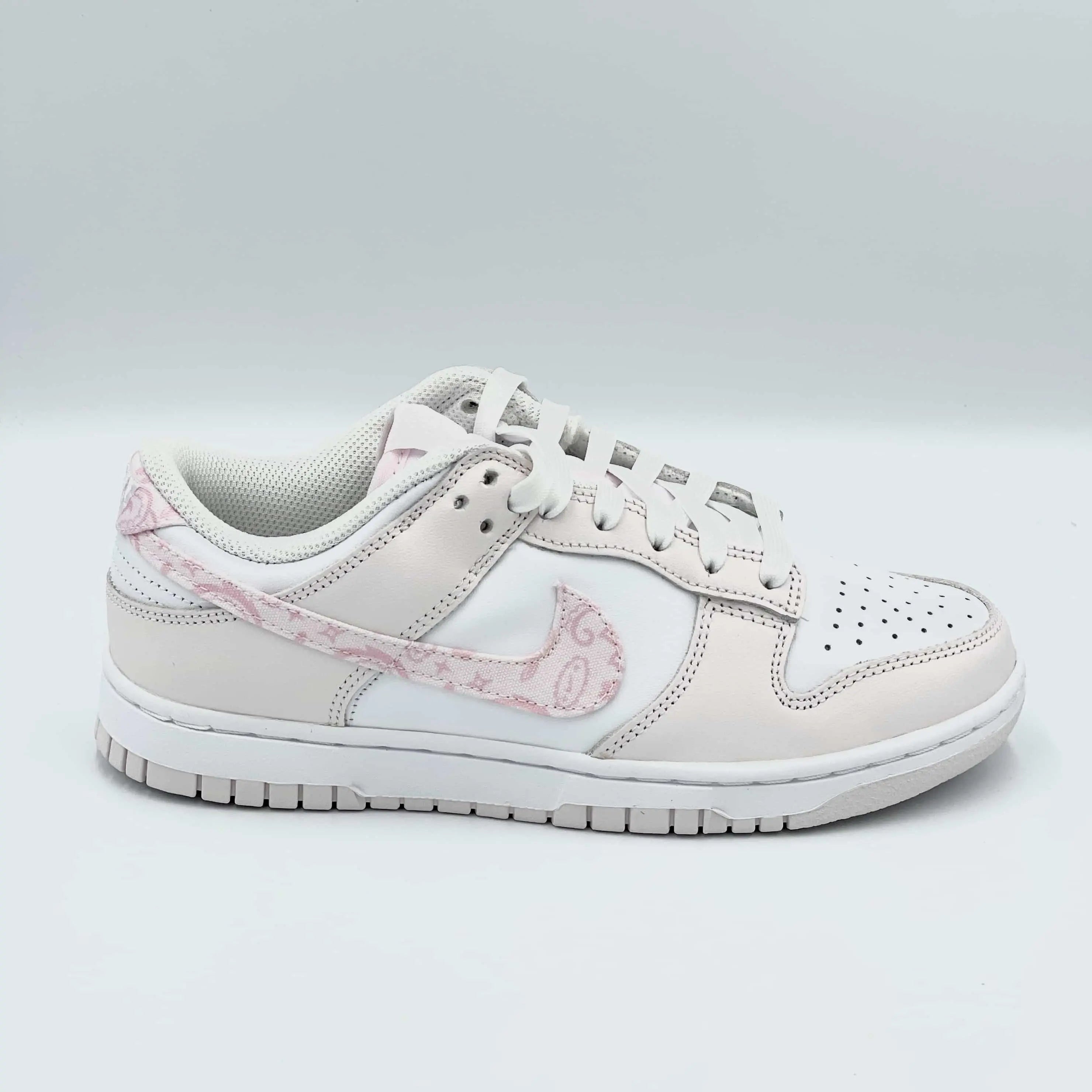 ウィメンズ Nike Dunk Low Essential Paisley Pack Pink (W) Nike Dunk Low Essential Paisley Pack Pink (W) - Diverse Sole