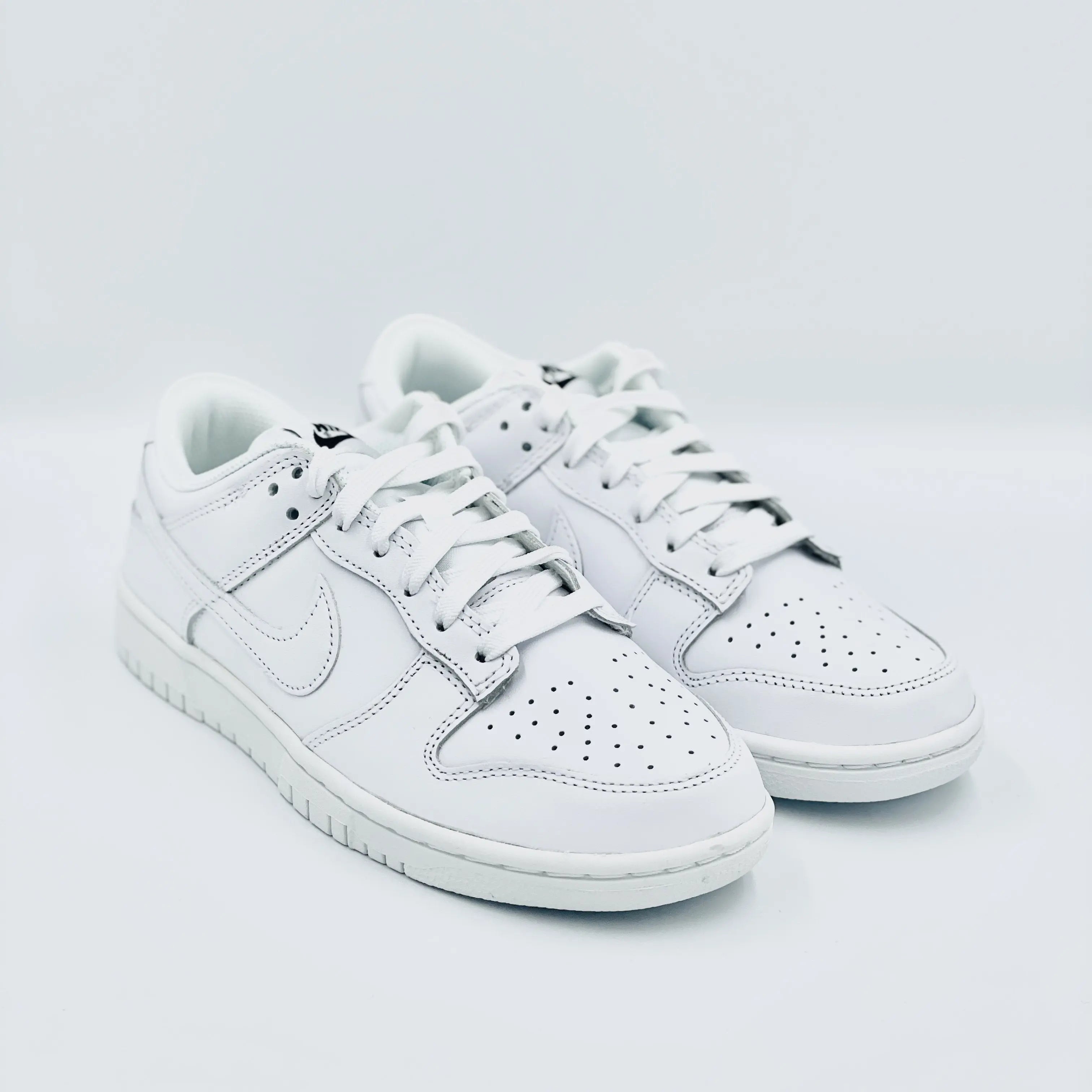 Nike Dunk Low Triple White W SA Sneakers