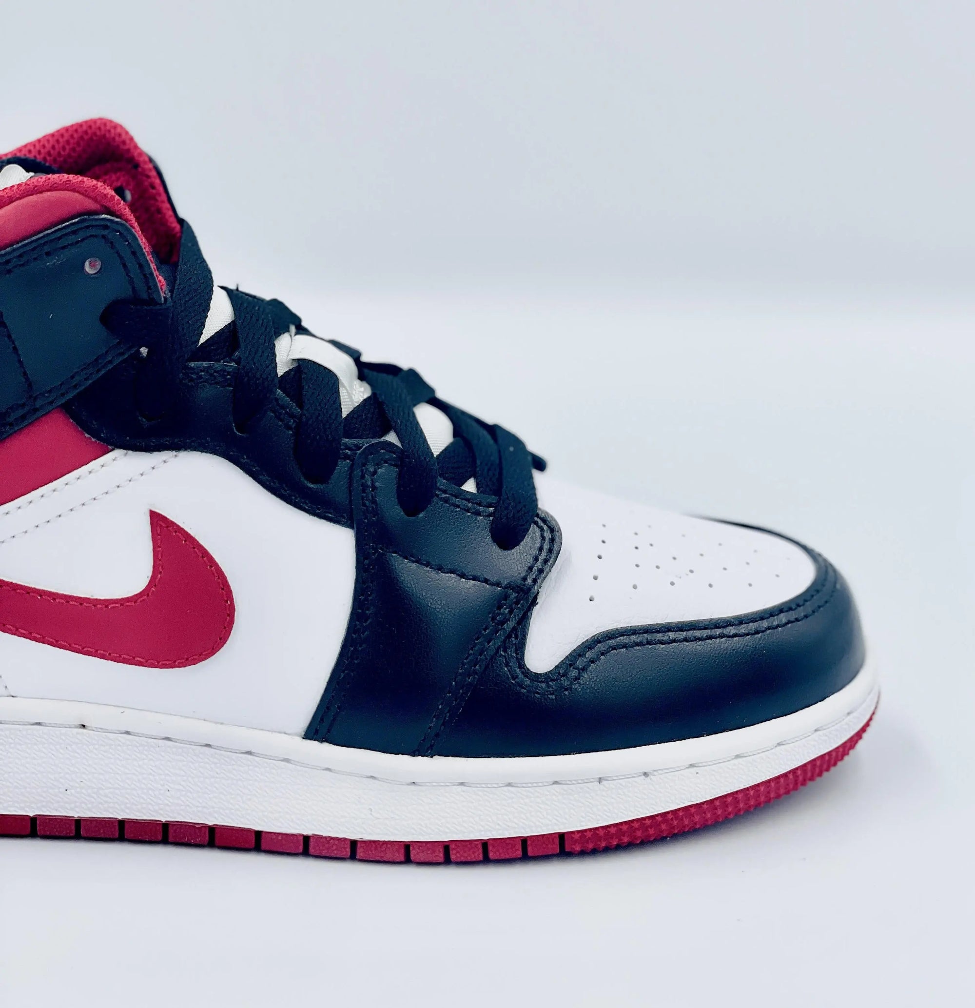 Shop the Air Jordan 1 Mid &#39;Gym Red&#39; (GS) and discover the latest and hottest shoes from Air Jordan, Nike, Yeezy and more at SA Sneakers, your 